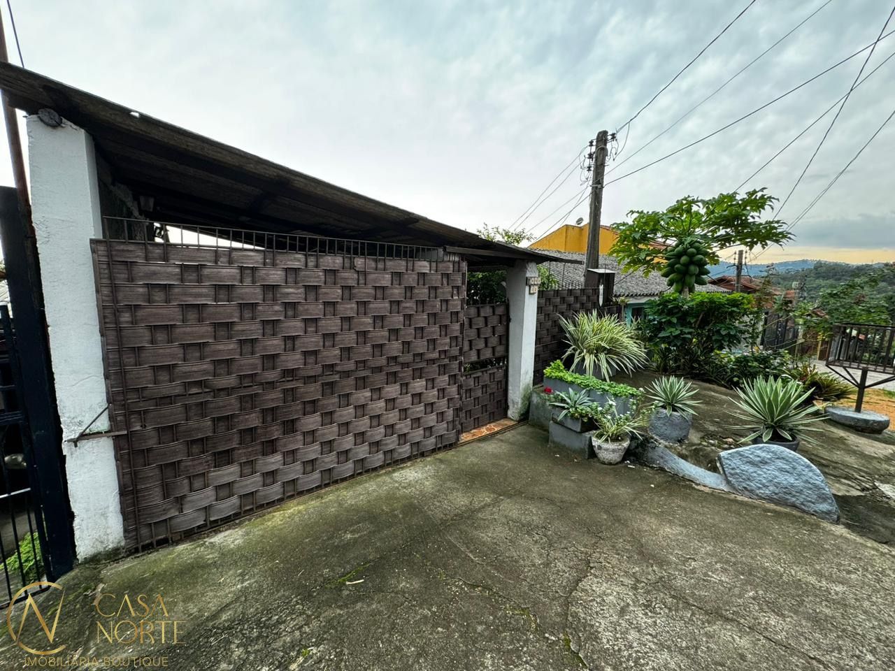Casa à venda com 3 quartos, 110m², 1 vaga, Rua Bazilio Pellin Filho no bairro Tristeza em Porto Alegre