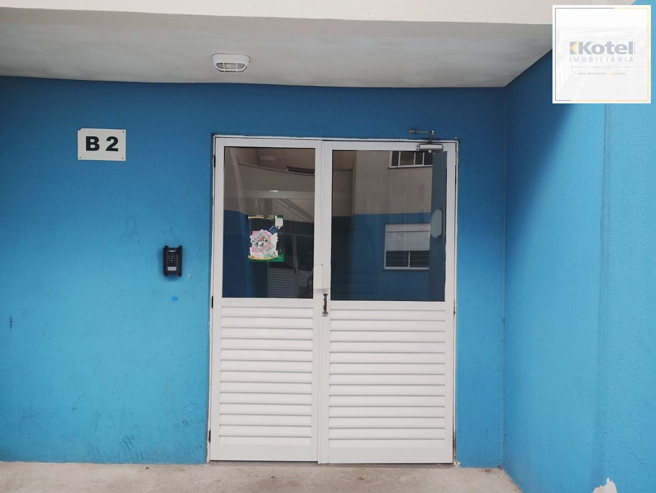 Apartamento de 2 dormitórios com vaga e portaria 24 horas ! — foto 2