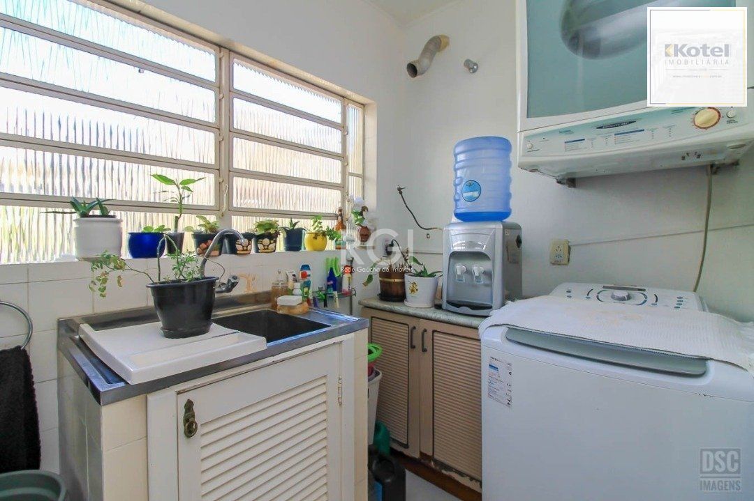 casa Living para 3 ambientes com lavabo, cozinha com pia e armários planejados — foto 5