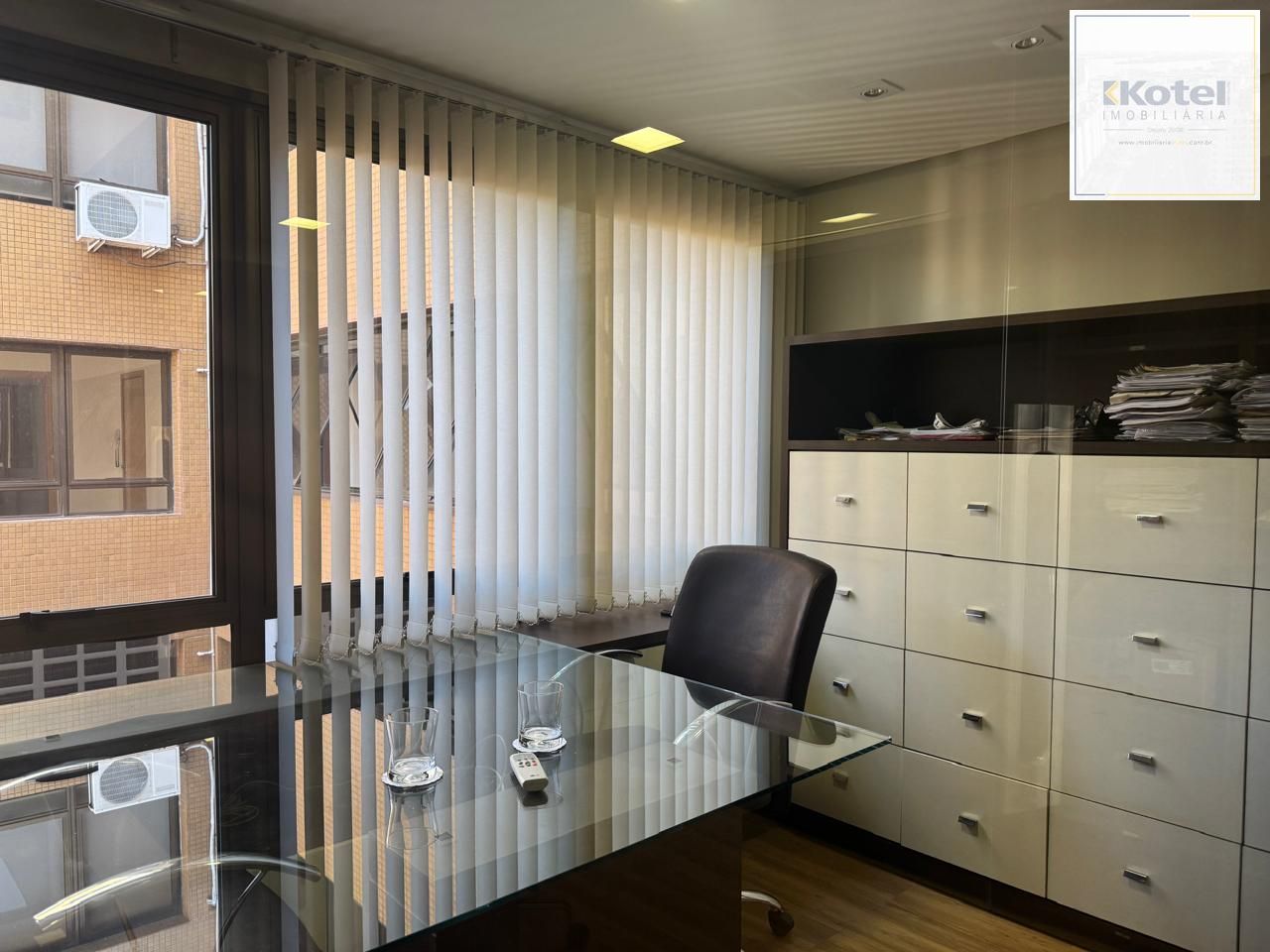 Sala comercial mobiliada com 42m² no bairro Praia de Belas DESOCUPADA