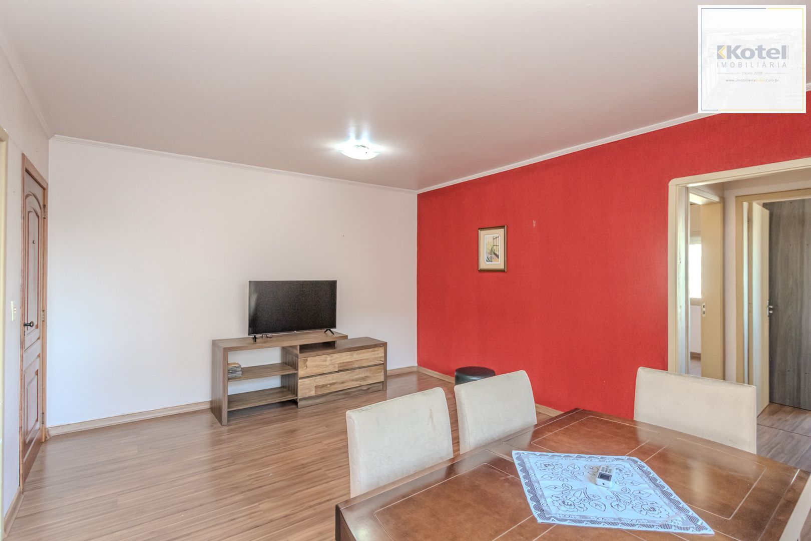 Apartamento de 2 dormitórios com dependência e vaga no bairro Santana DESOCUPADO — foto 5