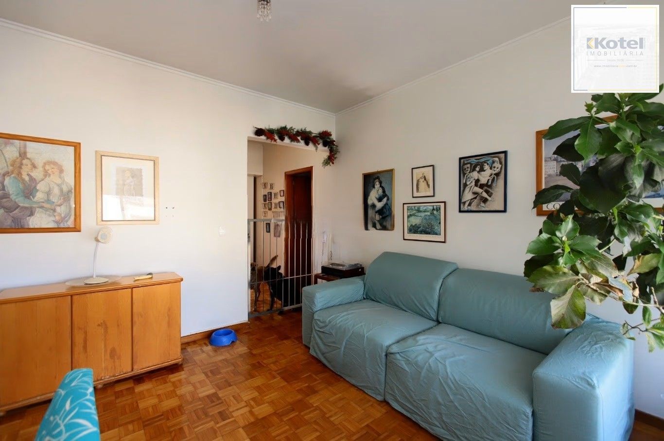 Amplo apartamento de 130m² privativos no Centro Histórico de Porto Alegre.