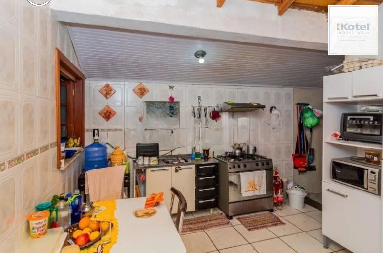 Casa de 3 dormitórios , com suíte , banheiro social , 2 apartamentos de 1 dormitório nos fundos ,vaga para 3 carros ! — foto 3