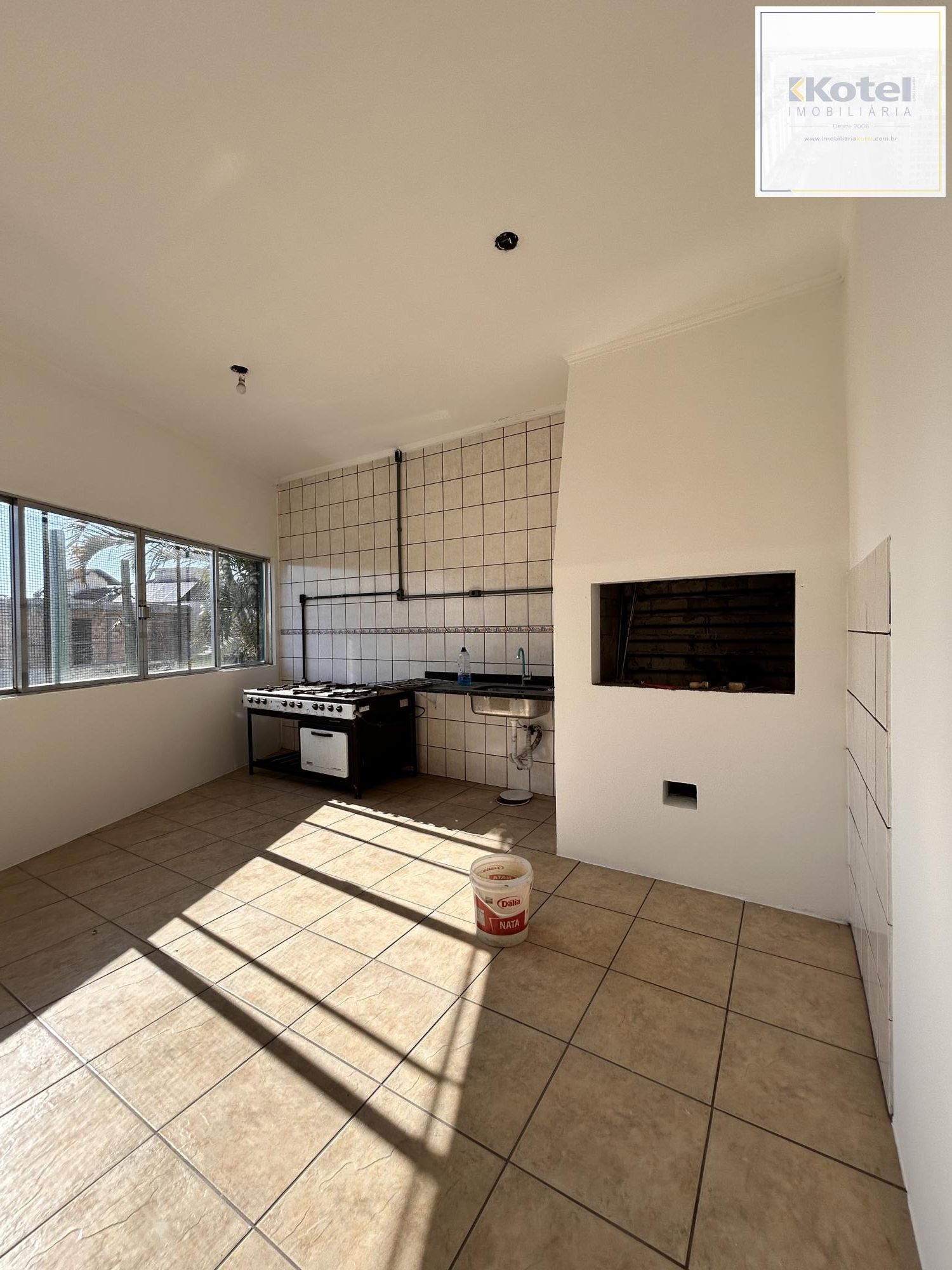 PRÉDIO COMERCIAL - 214M2 DE ÁREA PRIVATIVA - BAIRRO MATO GRANDE - CANOAS/RS