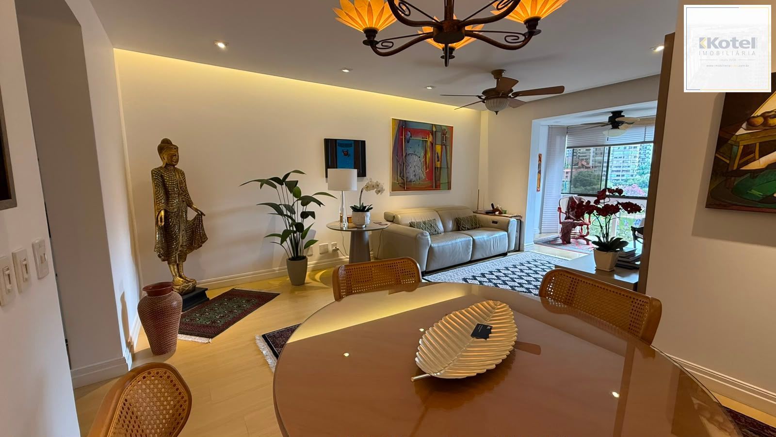 Lindo Apartamento a venda Semimobiliado de 2 Quartos no Bairro Petrópolis, Porto Alegre