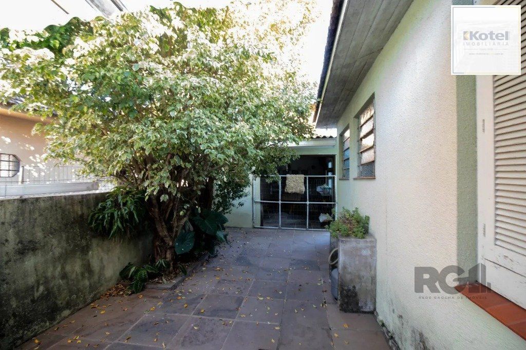 Casa de 3 dormitórios no bairro Santa Maria Goretti