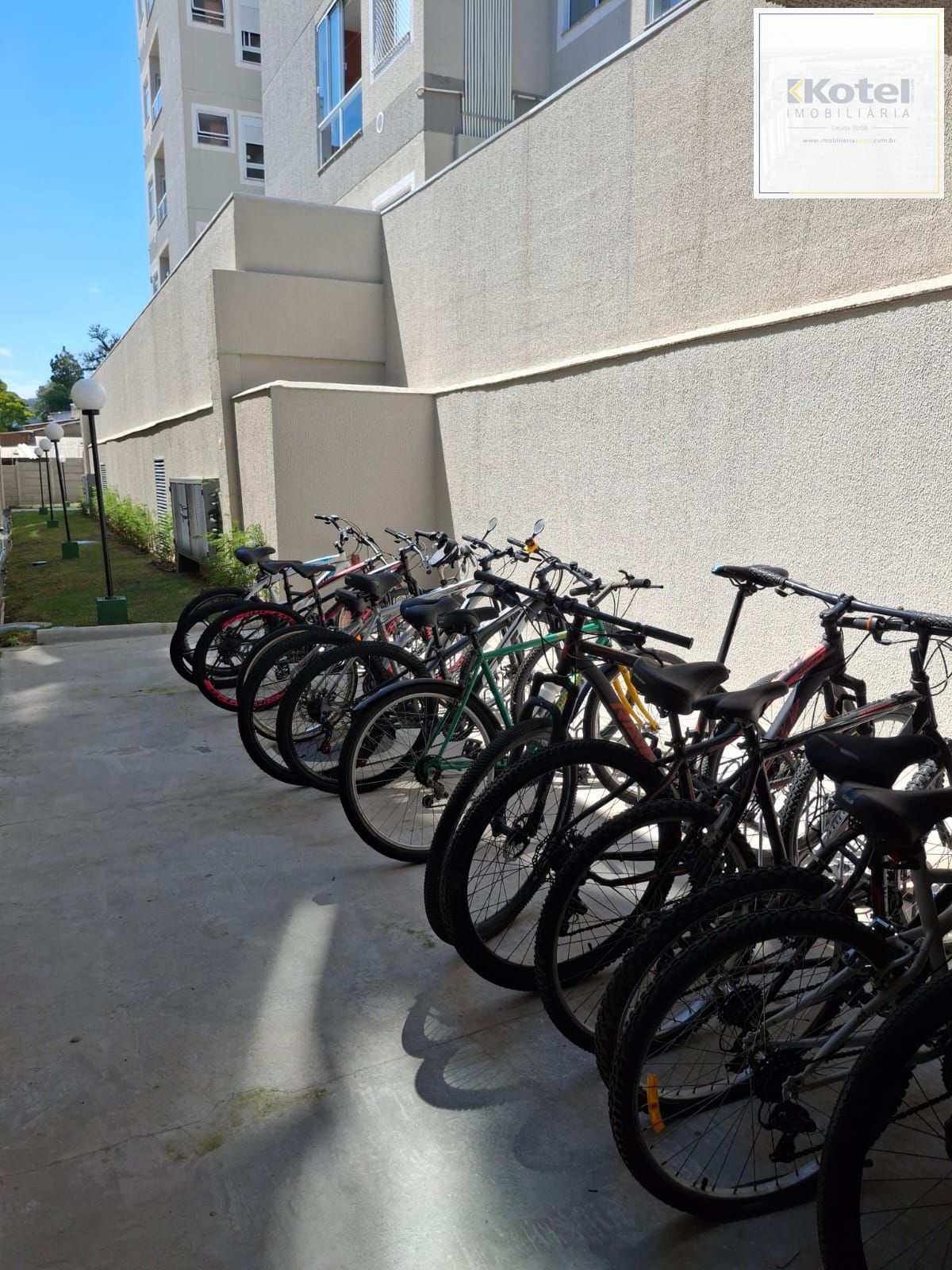 Apartamento de 2 dormitórios com 1 vaga de garagem , nunca habitado !