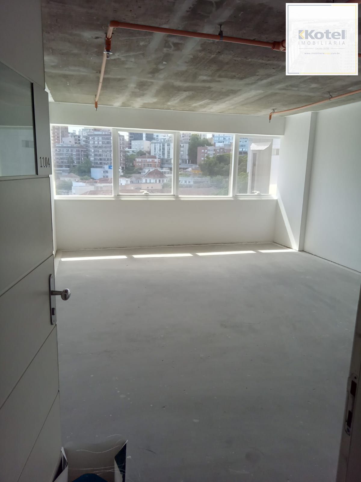Sala comercial com garagem no DOC na Ramiro Barcelos