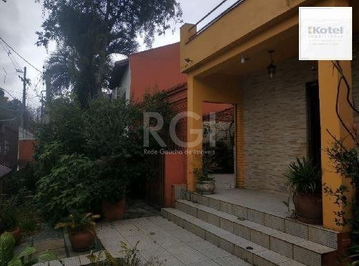 Casa para Venda - 220m², 3 dormitórios, 4 vagas - Teresópolis — foto 2