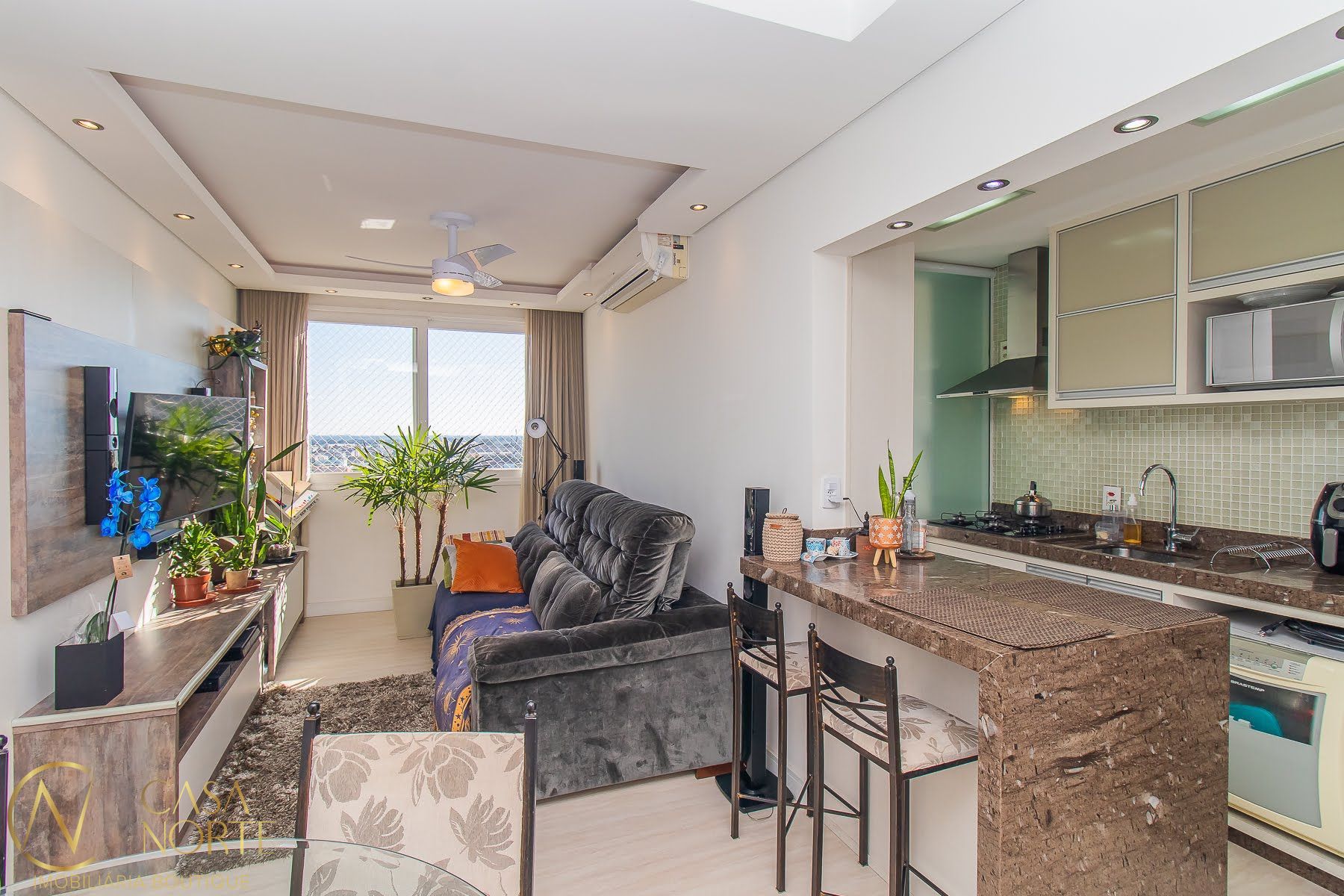 Apartamento à venda com 2 quartos, 59m², 1 suíte, 1 vaga, Rua Augusto Severo no bairro São João em Porto Alegre