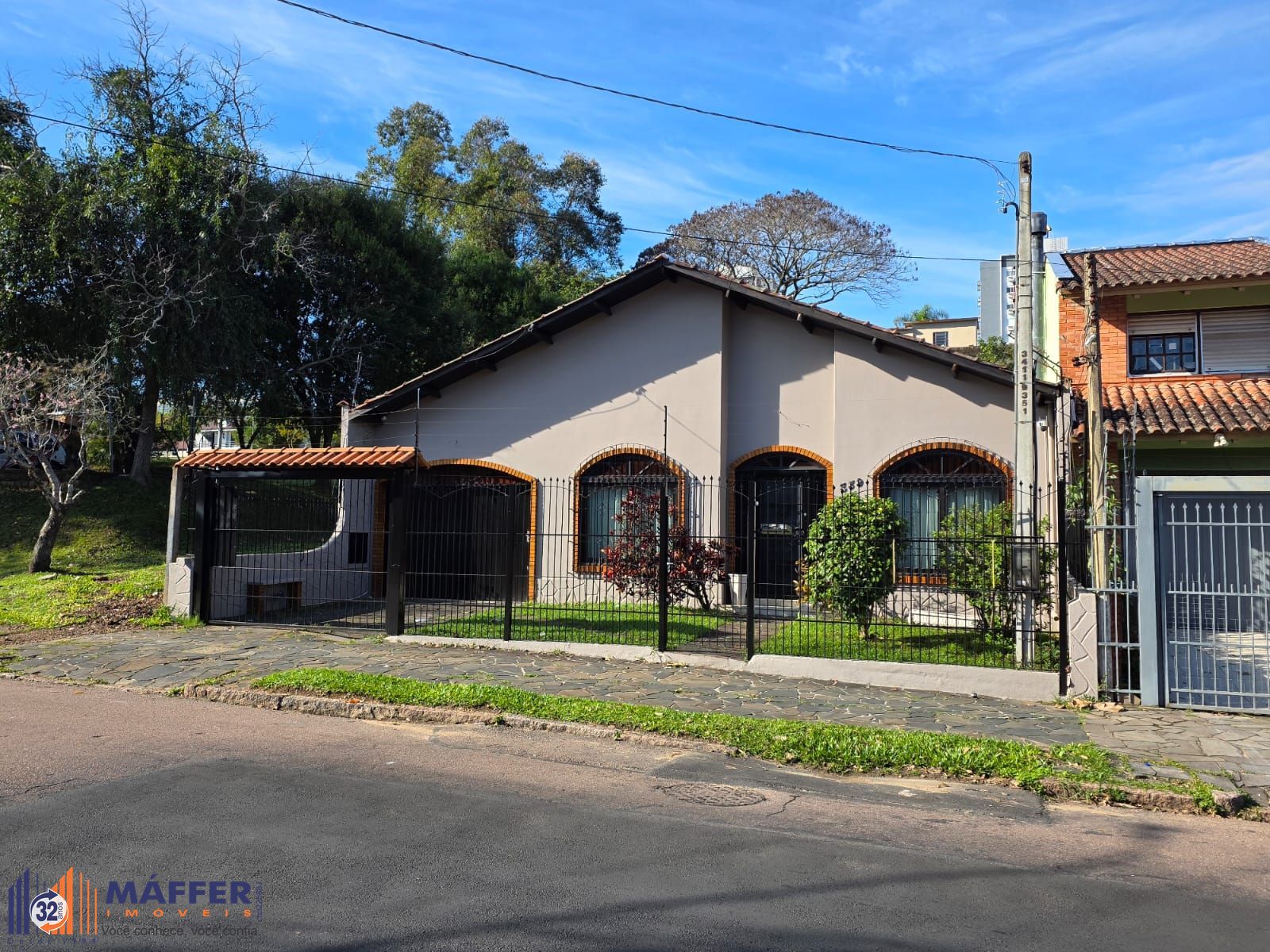 Casa de 3 dormitório no bairro Jardim do Salso