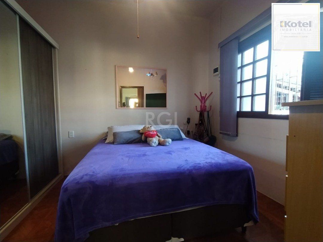 Casa para Venda - 185m², 3 dormitórios, 5 vagas - Menino Deus
