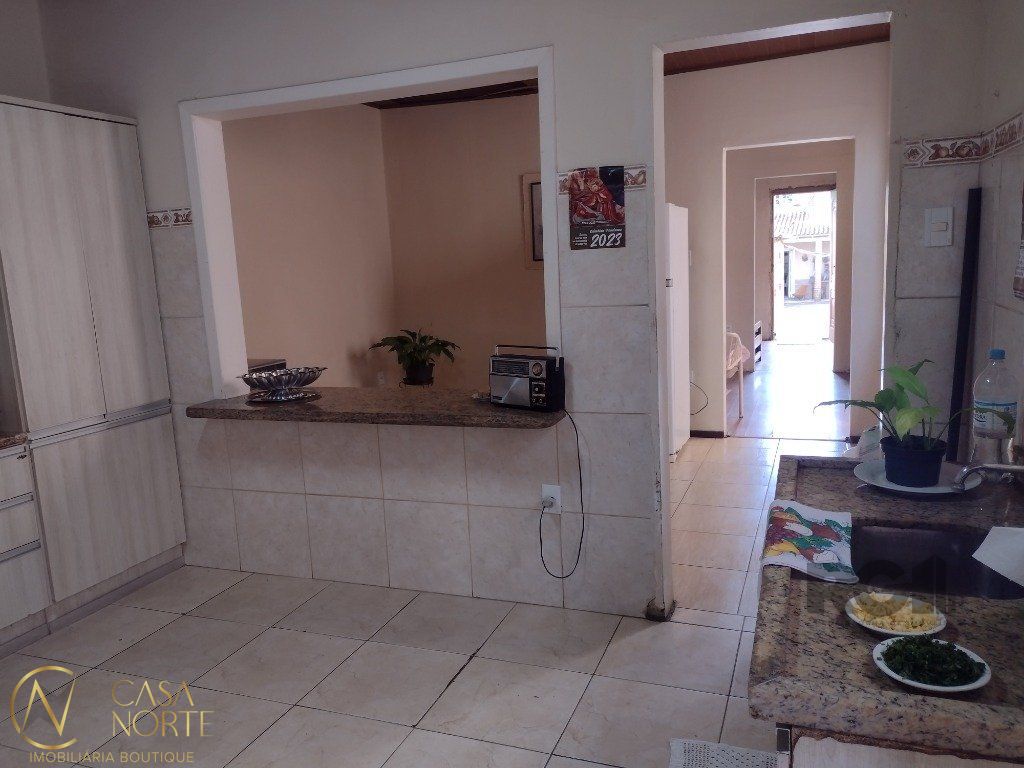 Casa à venda com 3 quartos, 180m², 4 vagas, Rua São Manoel no bairro Rio Branco em Porto Alegre