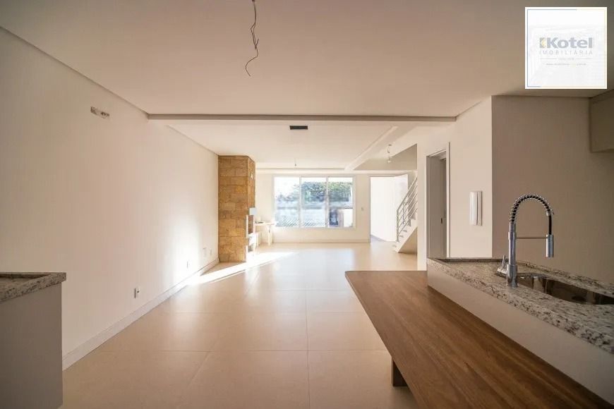 Casa com 120m², localizada no bairro Jardim Itu em Porto Alegre/RS.
