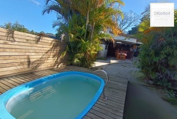 Casa no bairro Jardim do Salso com 2 dormitórios e 4 vagas