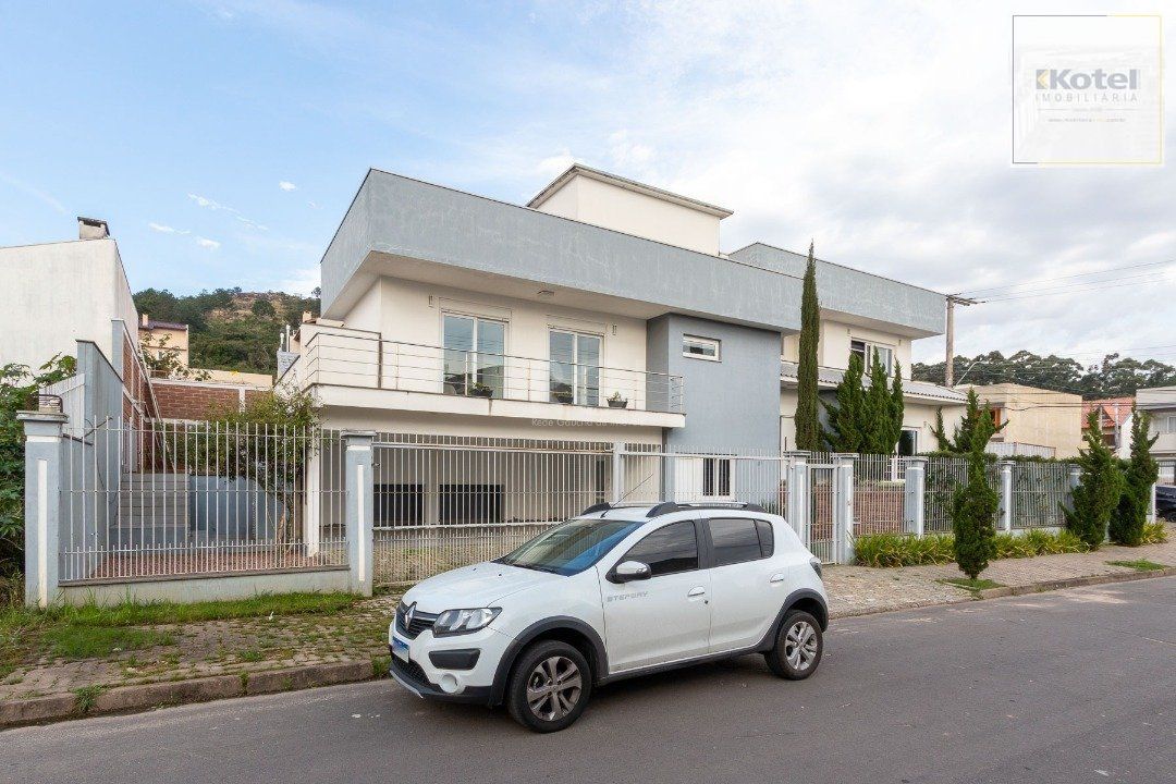 Casa para Venda - 377m², 4 dormitórios, sendo 3 suites, 3 vagas - Guarujá — foto 2