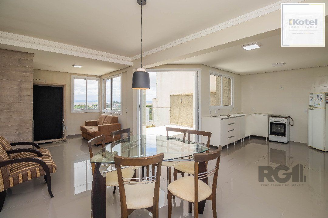 Sobrado, 185 metros quadrados privativo, com 3 quartos, 1 suíte, Living e cozinha integrados, lareira, churrasqueira, lavabo e 2 vagas de garagem. e 2 vagas de garagem