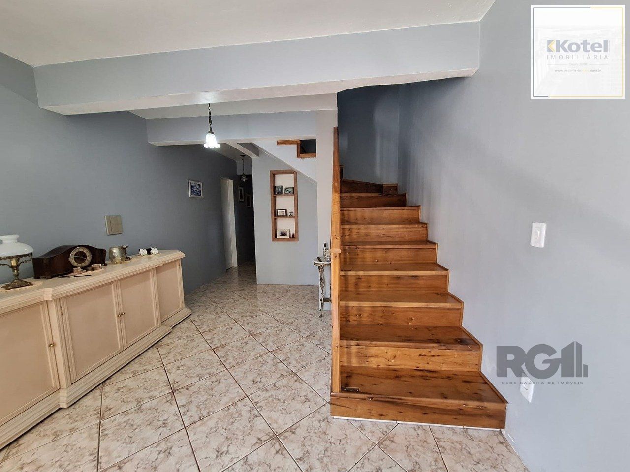 Casa com 3 dormitórios, suíte, lareira, Jardim Algarve em Alvorada - RS.