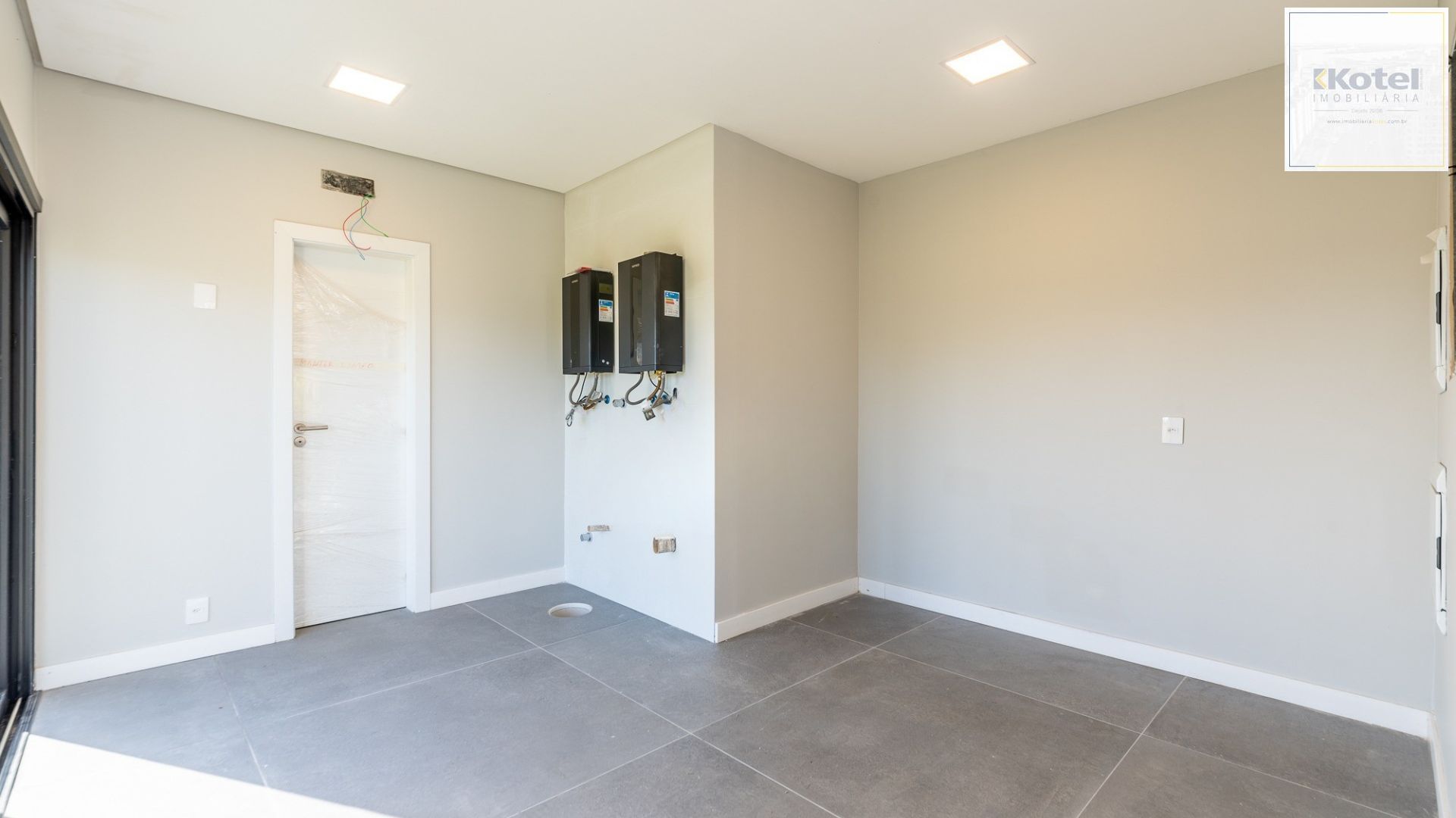 Linda casa para comprar com 4 suites em condomínio TOP