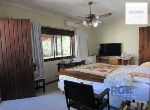 Casa em Porto Alegre, no bairro Nonoai, com 4 dormitório(s), e 4 banheiros, à venda. — foto 5