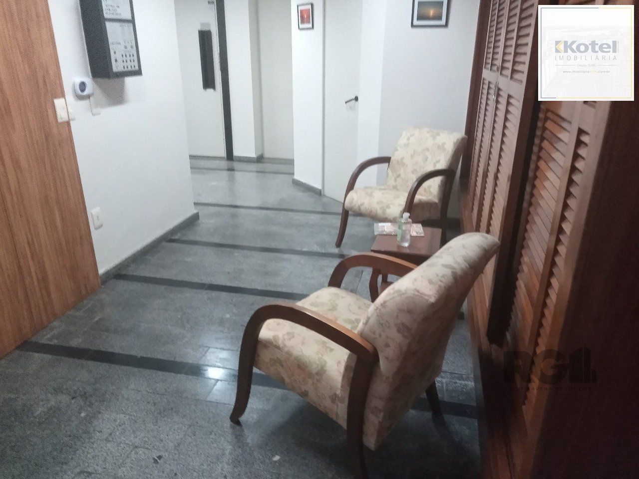 SALA COMERCIAL DESOCUPADA, NO BAIRRO CENTRO HISTÓRICO, EM PORTO ALEGRE, RS — foto 5