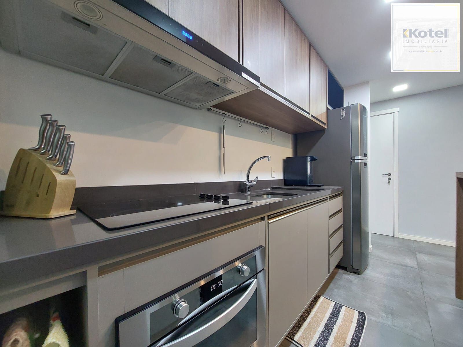 APARTAMENTO  MOBILIADO 3 dormitórios tranformado em 2 com 1 suite em 75m2, 1 vaga no bairro Jardim Carvalho.