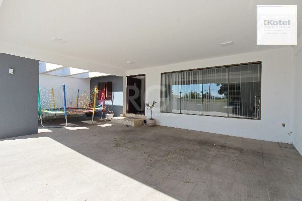 Casa para Venda - 400m², 4 dormitórios, sendo 2 suites, 4 vagas - Guarujá — foto 4