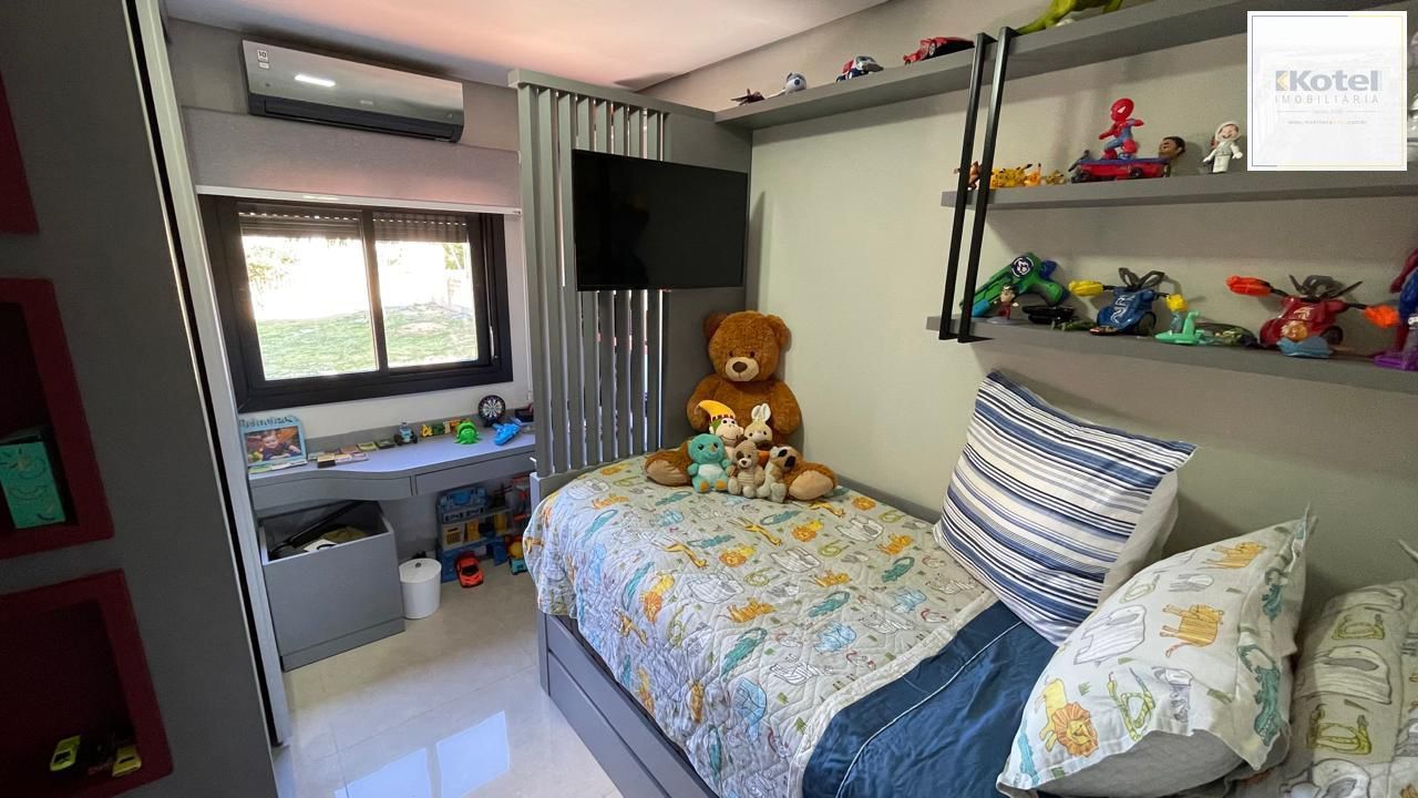 Sobrado Mobiliado com Piscina em Condomínio de Alto Padrão no Bela Vista