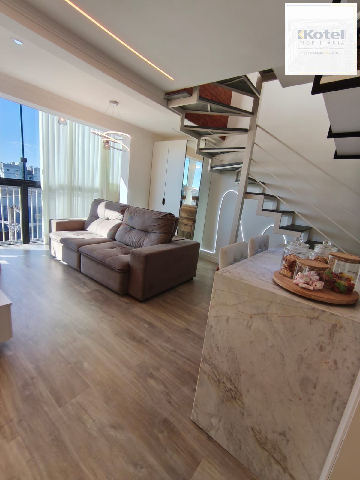Cobertura duplex 3 dormitórios com terraço e vaga em Cachoeirinha