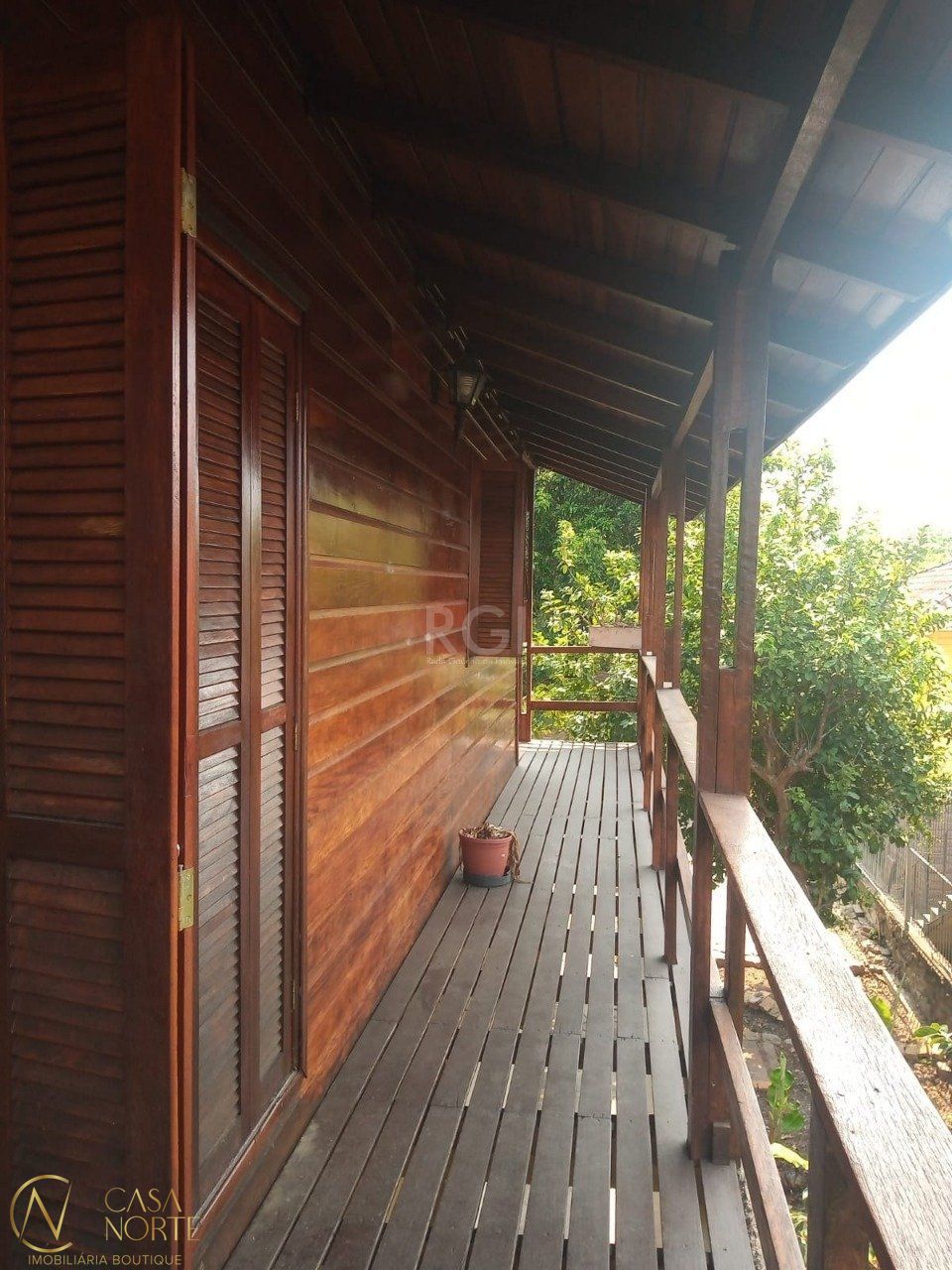 Casa à venda com 4 quartos, 150m², 2 vagas, Rua Marquês do Maricá no bairro Vila Nova em Porto Alegre