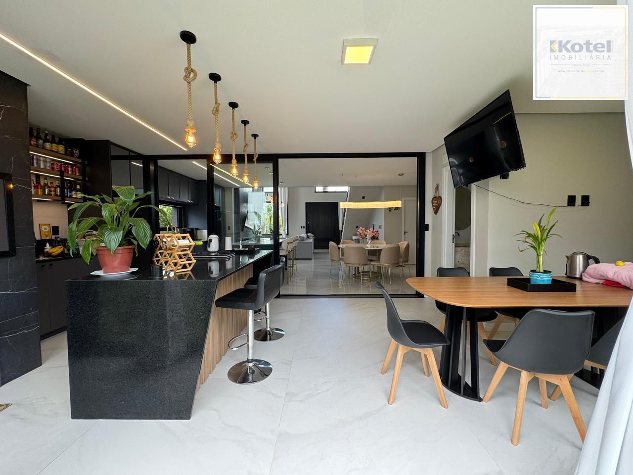 Casa Alto Padrão no Cyrela Landscape com 3 Dormitórios e Suíte