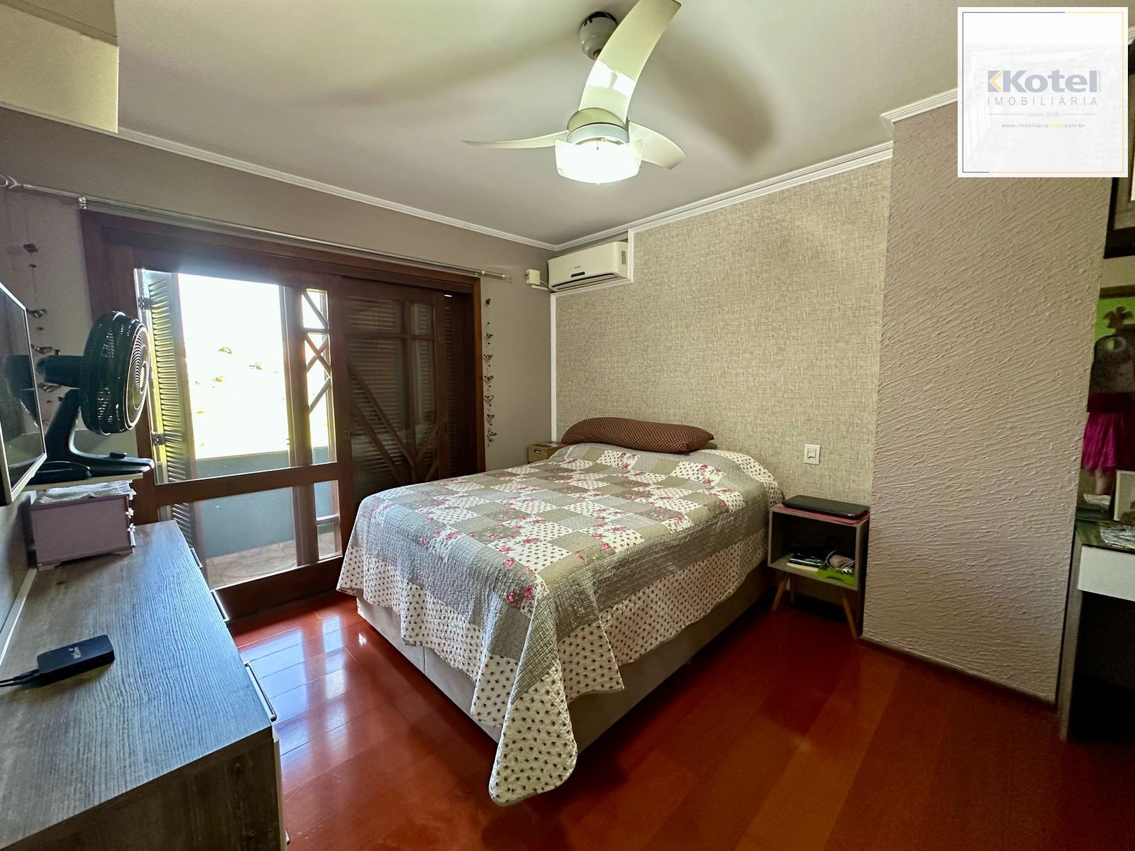 Sobrado 4 dormitórios, 256m2 no Nossa Sra. das Graças
