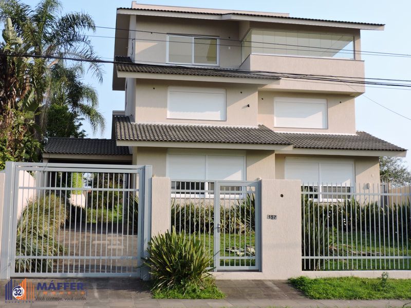 Casa nova de 600m² com 4 dormitórios e 3 vagas