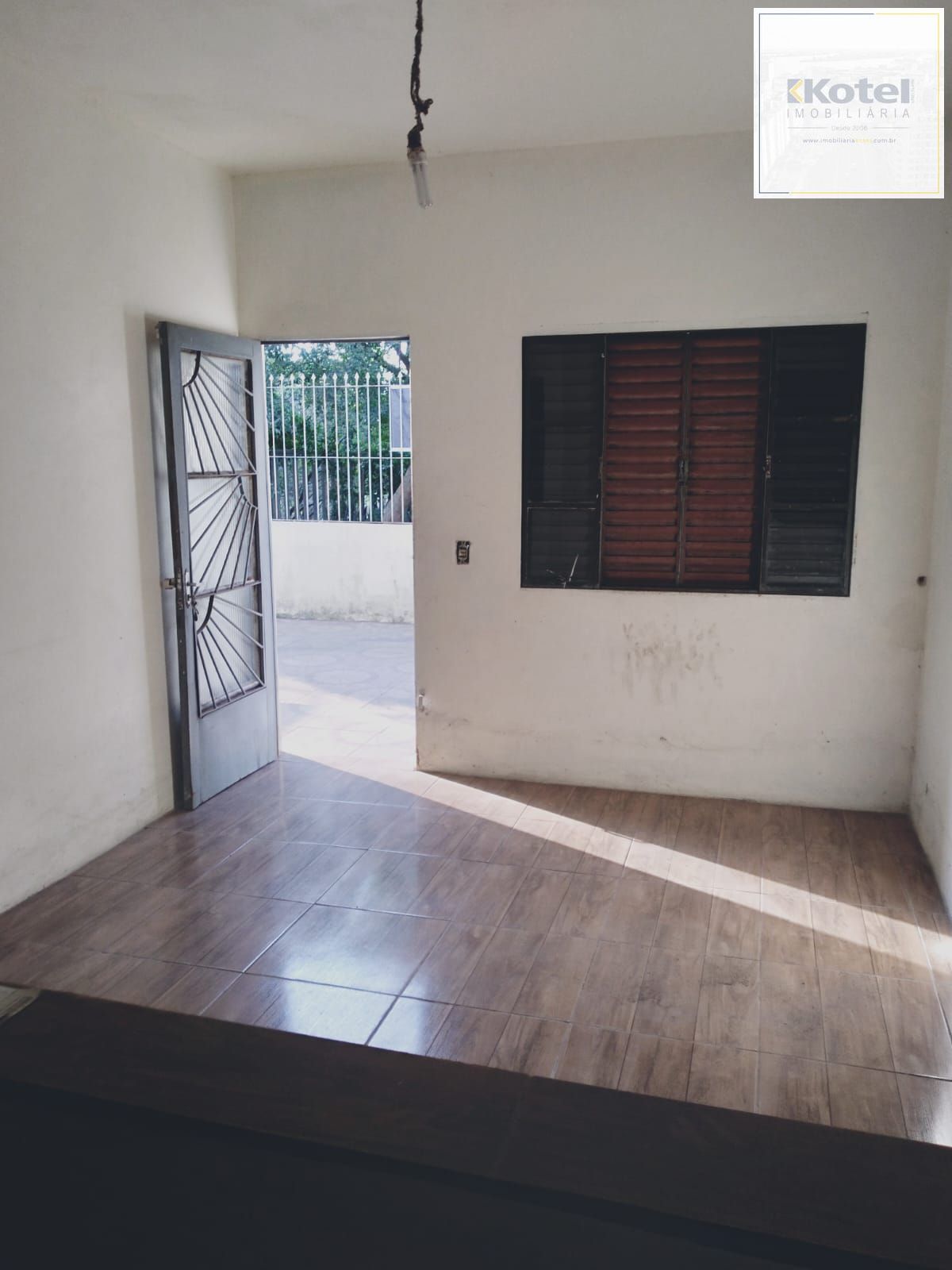 Casa com 2 dorm.  de  alvenaria em região arborizanada.