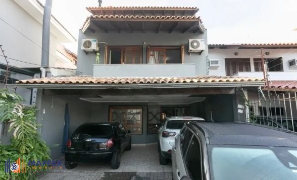 Casa sobrado no bairro Ecoville de 3 dormitórios e 4 vagas