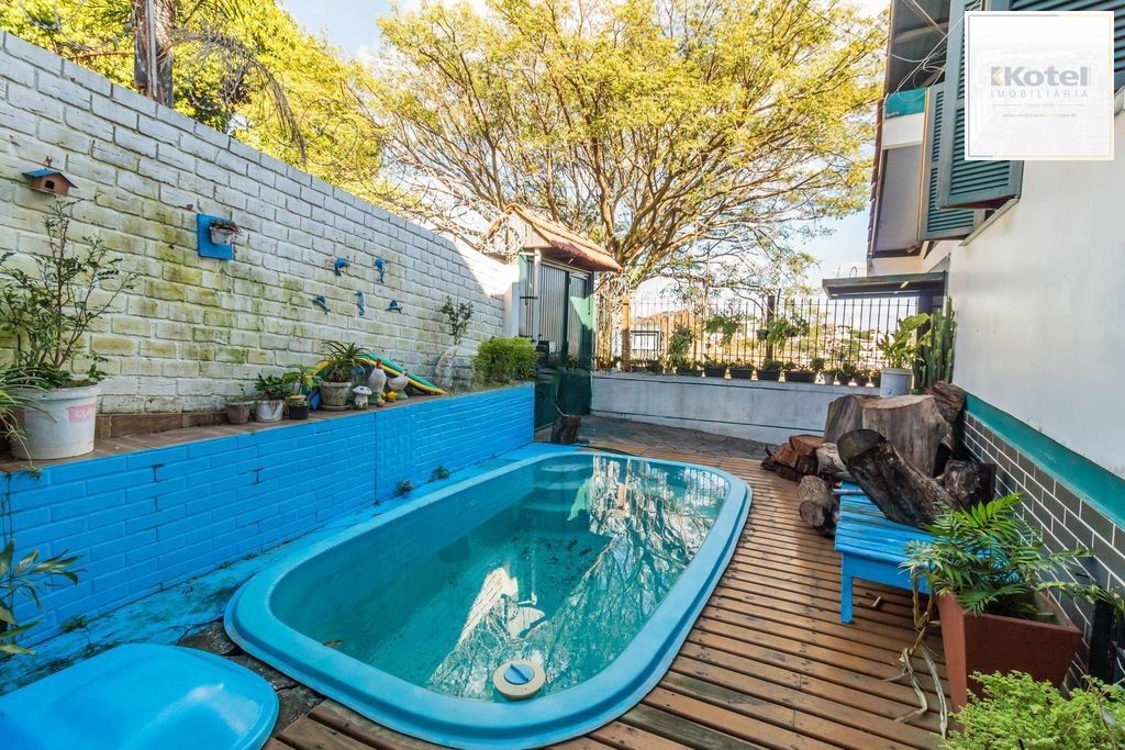 CASA 03 dormitórios, 2 suítes,  216m² privativos  com piscina no BAIRRO MEDIANEIRA — foto 2