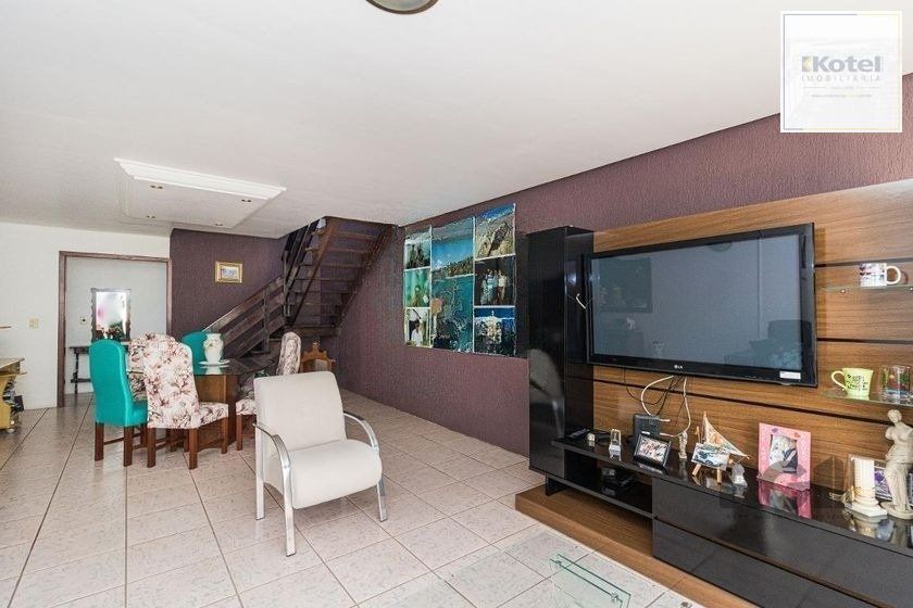 Casa Mista 266m² - 4 dormitórios, 1 suíte, 3 vagas no bairro Parque Santa Fé