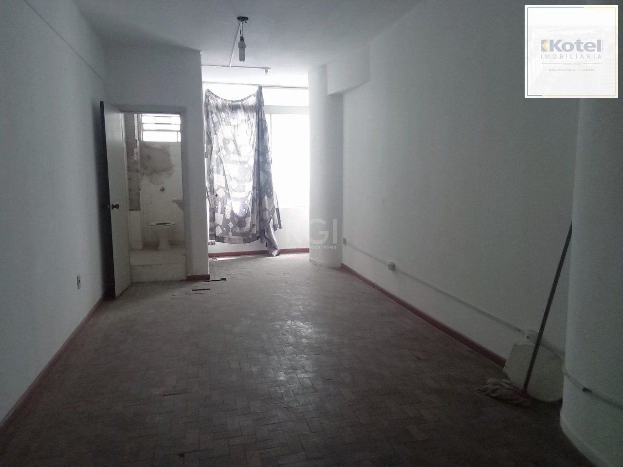 Sala Comercial à venda, 28m², Centro Histórico - Porto Alegre — foto 3