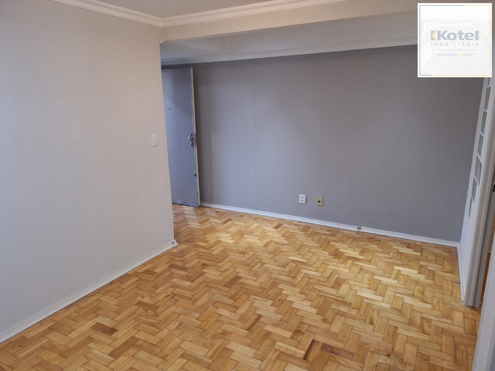 Sala coml. 42,61m2 c/divisórias, Rua Mostardeiro, Independência,R$190 mil