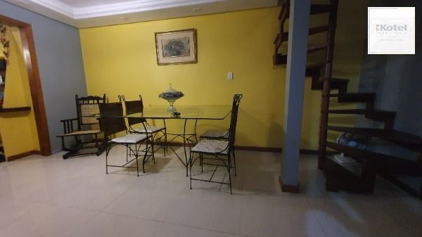 Casa em Porto Alegre, no bairro Espírito Santo, com 4 dormitório(s), e 4 banheiros, à venda. — foto 3