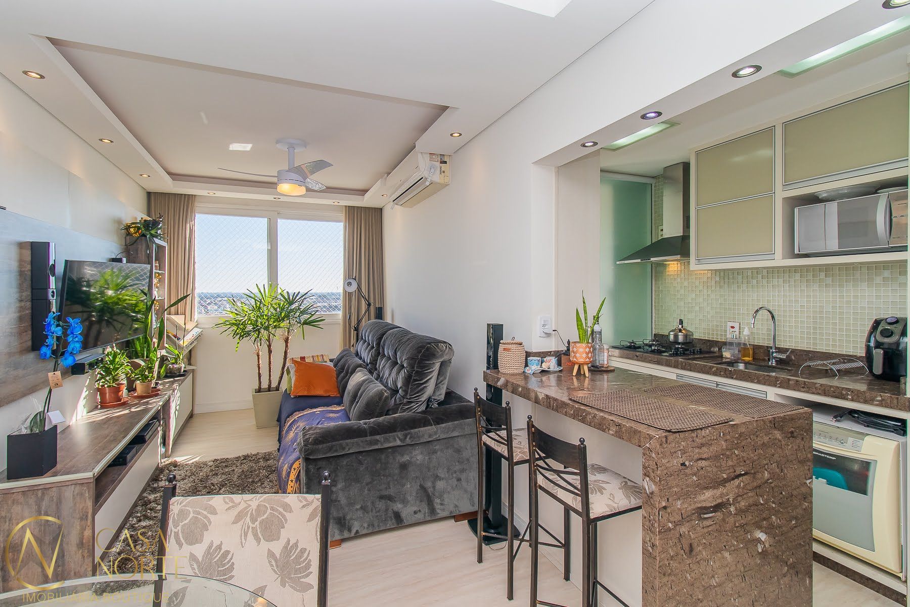 Apartamento à venda com 2 quartos, 59m², 1 suíte, 1 vaga, Rua Augusto Severo no bairro São João em Porto Alegre