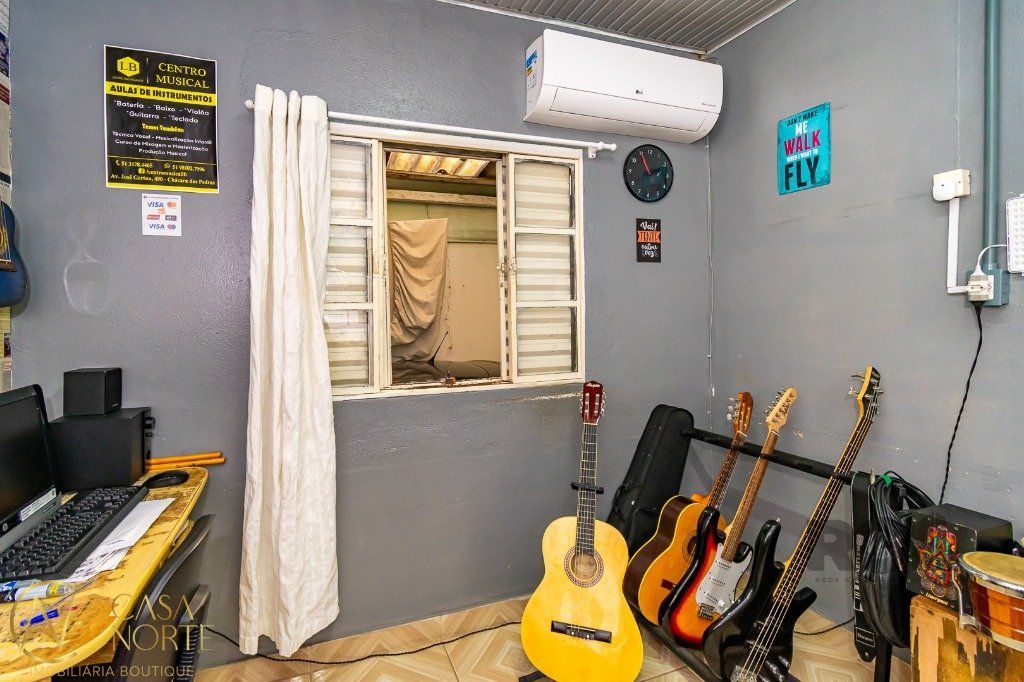 Casa à venda com 3 quartos, 150m², 1 suíte, 2 vagas, Avenida José Gertum no bairro Chácara das Pedras em Porto Alegre