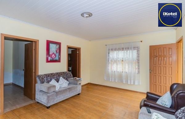 Casa / Terreno com 3 casas de alvenaria no bairro Morro Santana