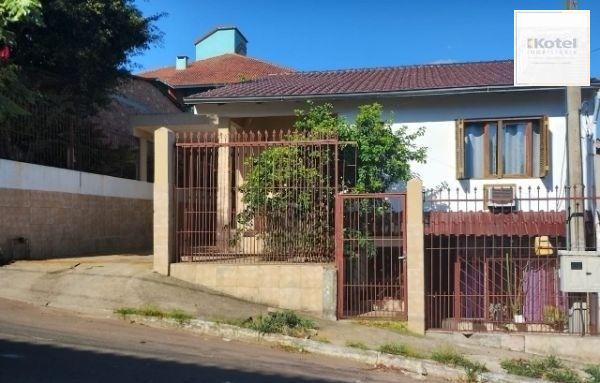 Casa no bairro Santa Fé com 3 dormitórios e 3 vagas