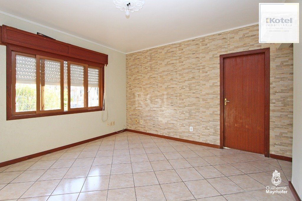 Casa no bairro Cavalhada de 3 dormitórios e amplo pátio