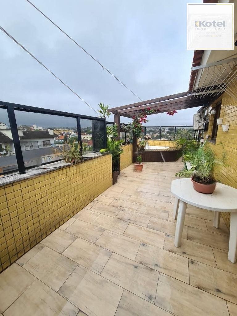Cobertura com 3 dormitórios, terraço e 4 vagas