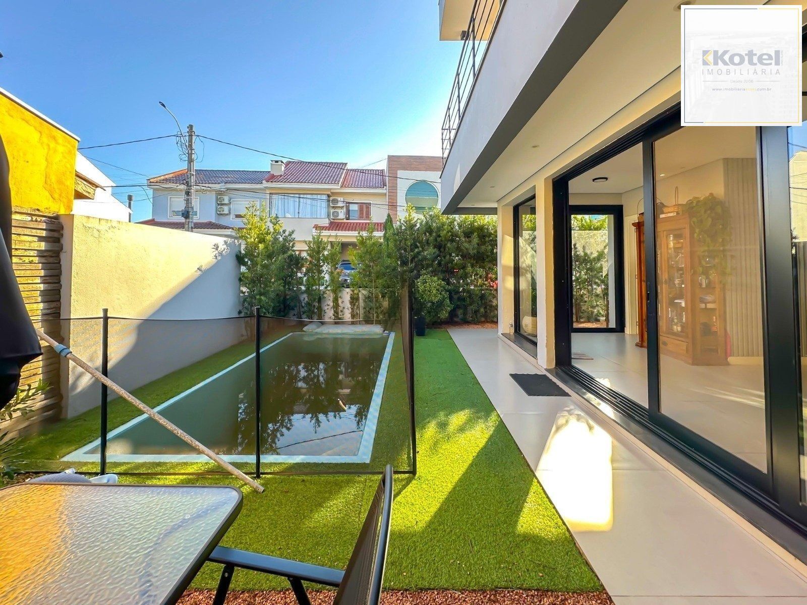 Casa em condomínio com piscina e suíte no Jardim Itu