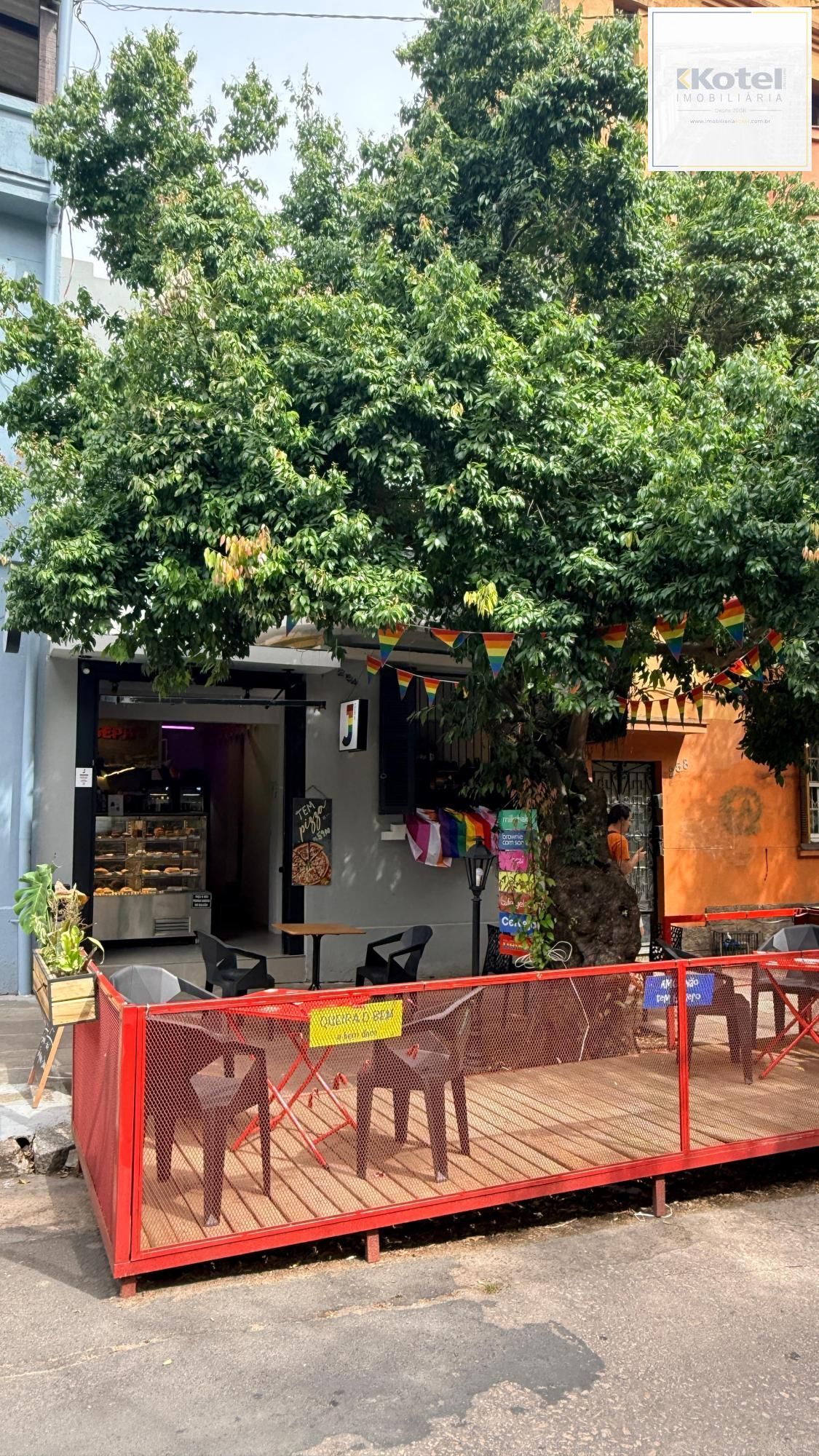 Prédio na Andre da Rocha com garagem