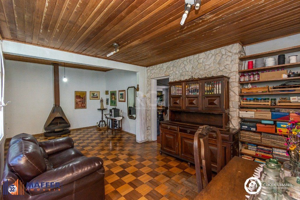 Casa no bairro Petrópolis de 3 dormitórios e 2 vagas