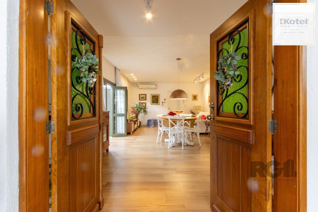 Casa térrea, 3 quartos, edícula, com 2 suites, pátio - Bairro Guarujá — foto 5